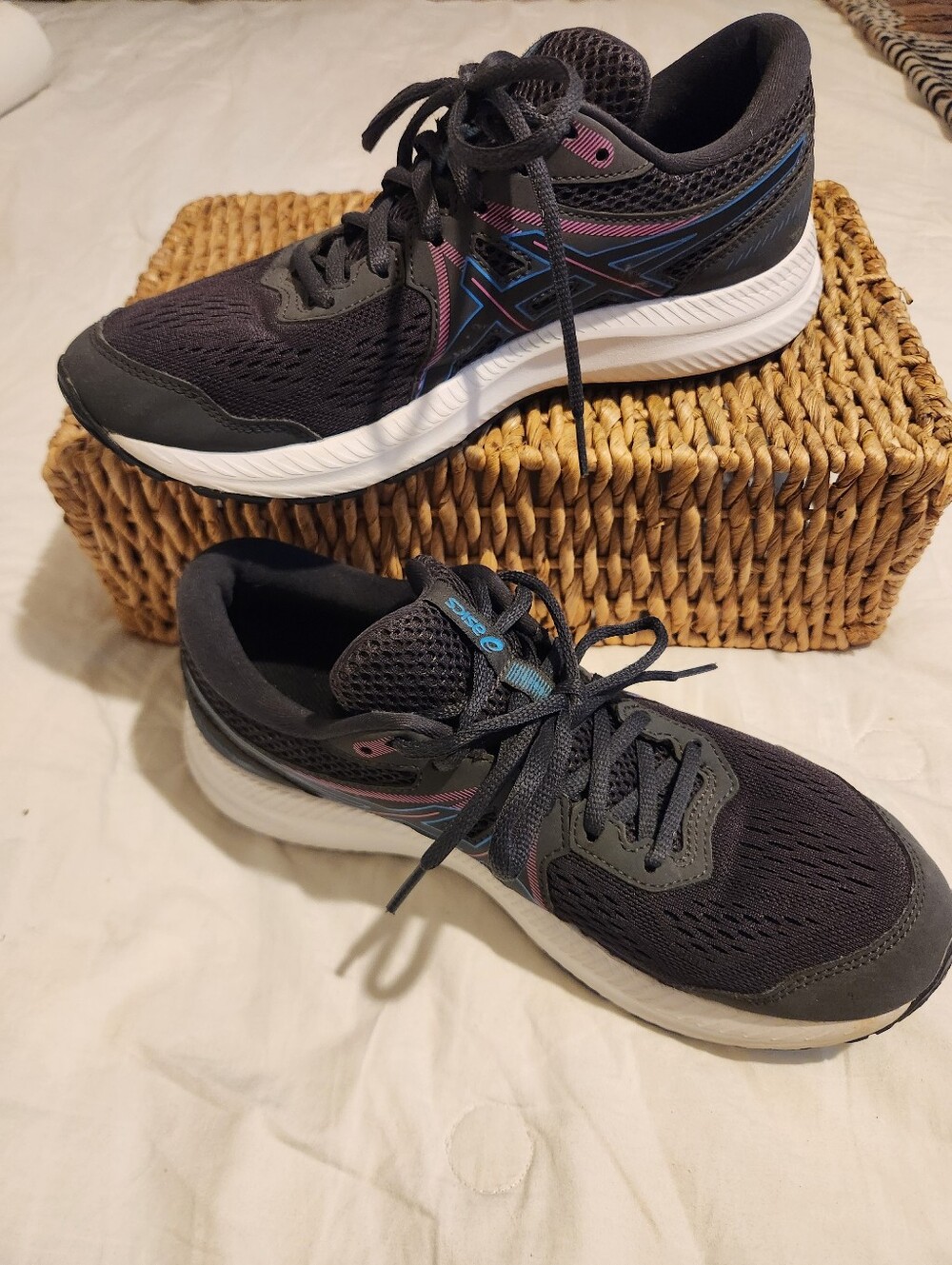 ASICS Dark Gray Content 7 Ampliform  Sneakers with Pink & Blue Accents Sz 9.5